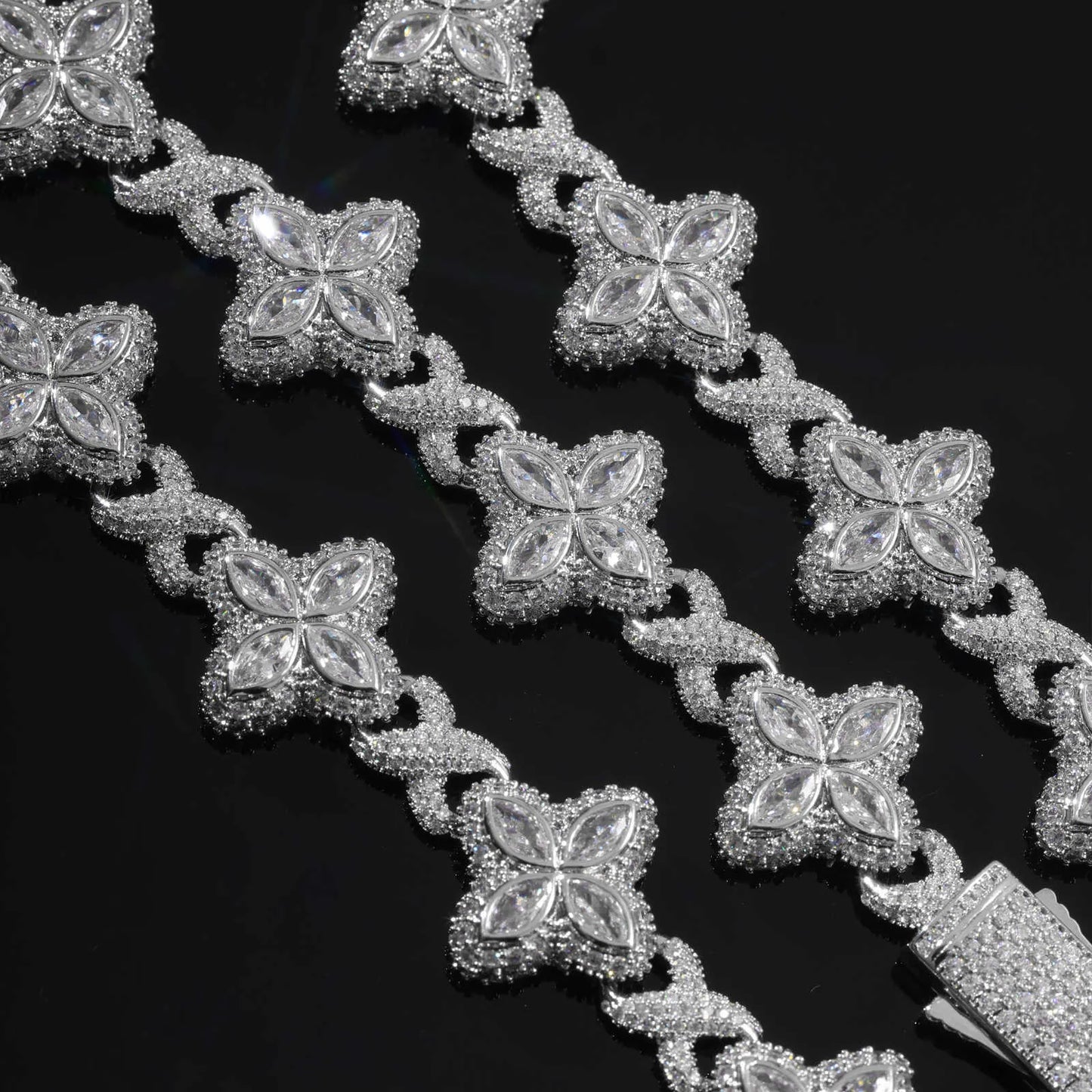 18" Flower Necklace VVS Moissanite Iced Out Cuban Link Chain